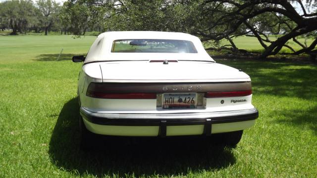 Buick Reatta image 8