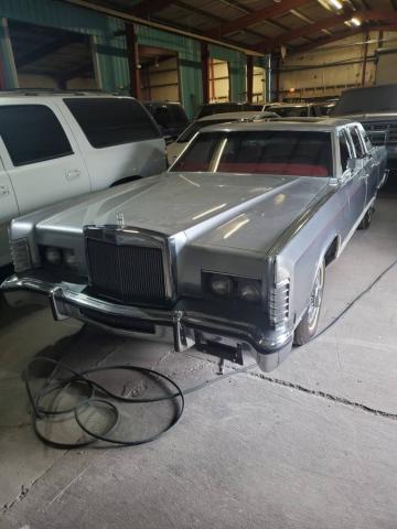 Lincoln Continental Town Car image 1