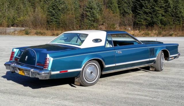 Lincoln Continental Mark V image 3