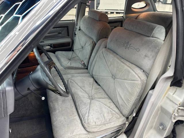 Lincoln Town Car image 3