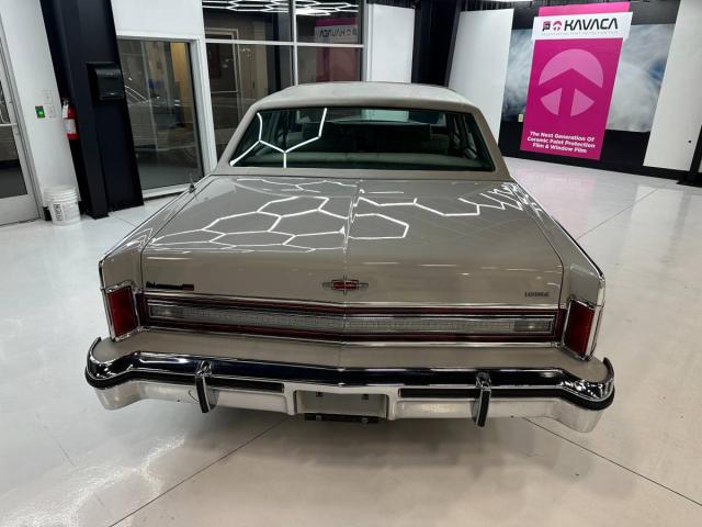 Lincoln Town Car image 4