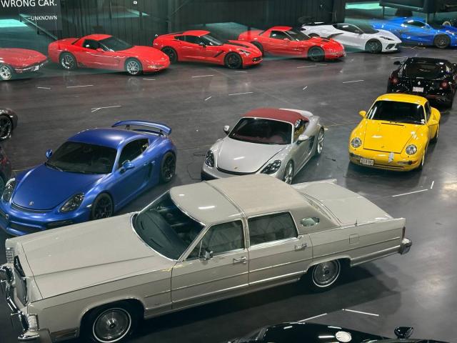 Lincoln Town Car image 9