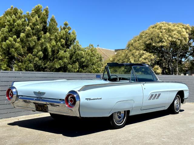 Ford Thunderbird image 3