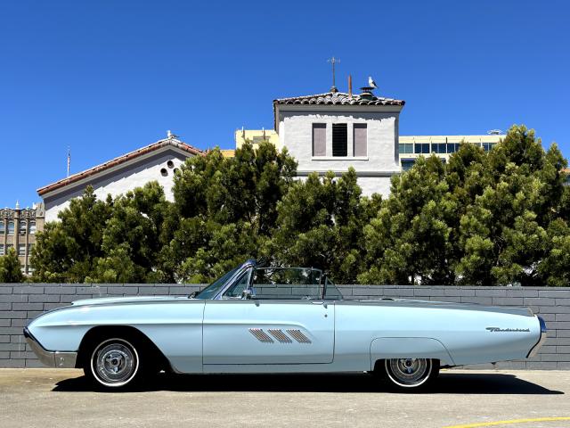 Ford Thunderbird image 2