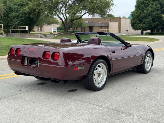 Chevrolet Corvette image 2