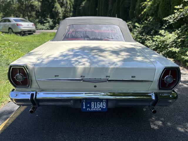 Ford Galaxie image 2
