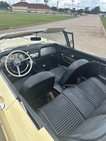 Ford Thunderbird image 1
