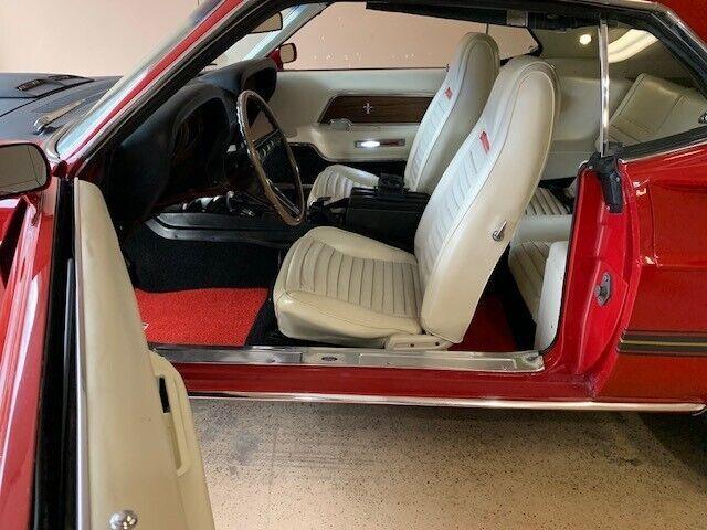 Ford Mustang image 9