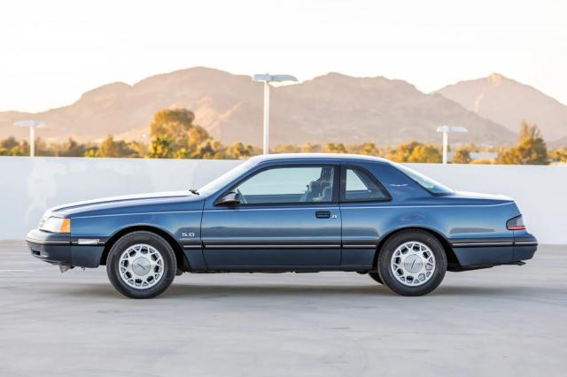 Ford Thunderbird image 2