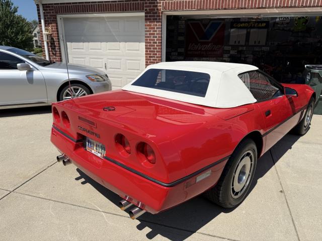 Chevrolet Corvette image 8