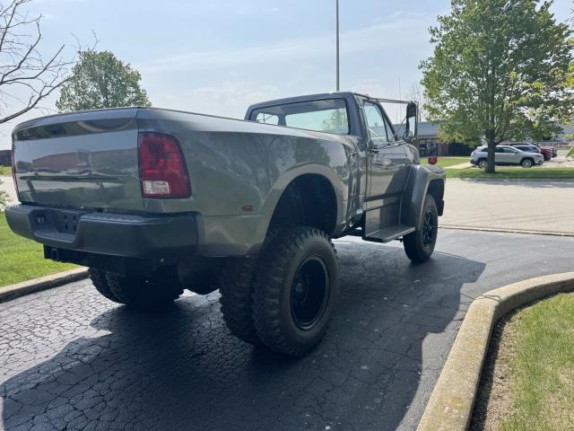 Ford F-700 image 3