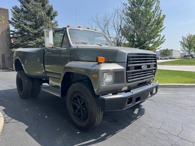 Ford F-700 image 2