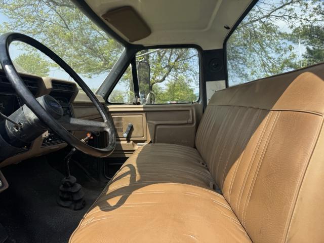 Ford F-700 image 4