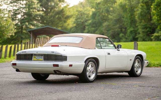 Jaguar Xjs image 8