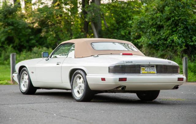 Jaguar Xjs image 6