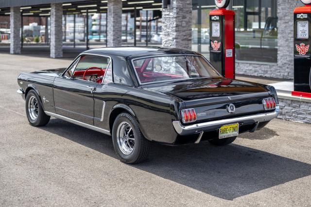 Ford Mustang image 8