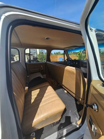Chevrolet Suburban image 9