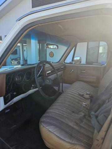 Chevrolet Suburban image 7