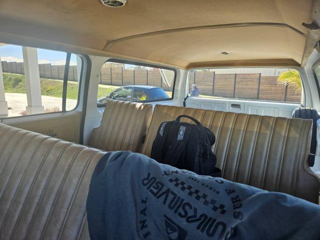 Chevrolet Suburban image 6