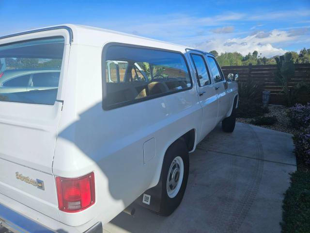 Chevrolet Suburban image 3