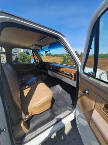 Chevrolet Suburban image 4