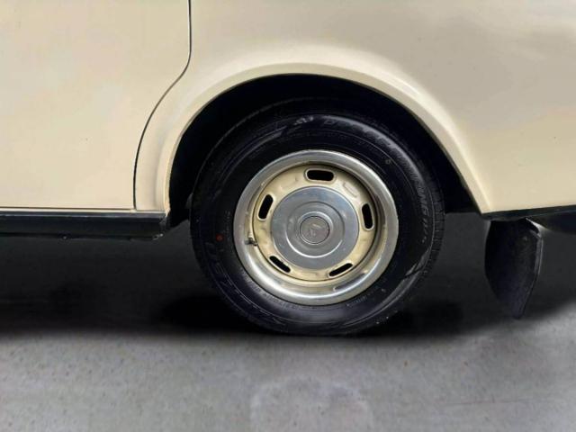 Volvo 240 image 3