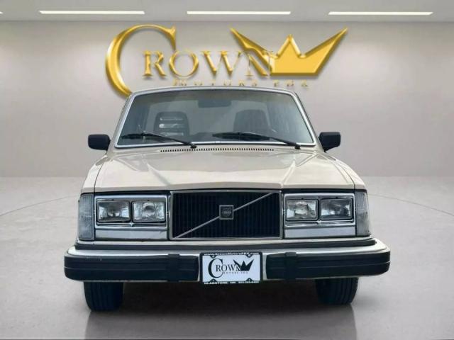 Volvo 240 image 5