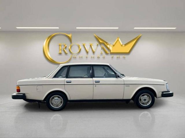 Volvo 240 image 2