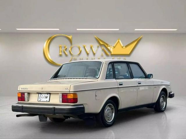 Volvo 240 image 6