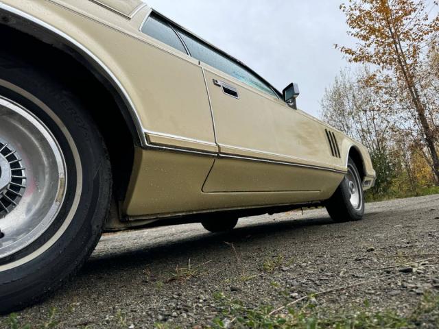 Lincoln Continental Mark V image 9