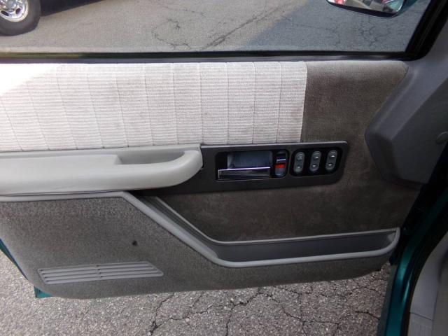 Chevrolet Gmt-400 1/2 Ton Nominal image 1