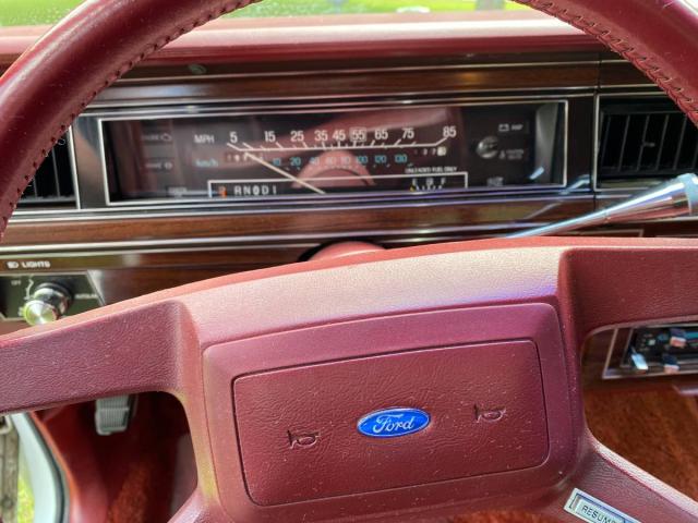 Ford Crown Victoria image 6