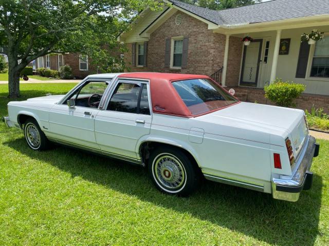 Ford Crown Victoria image 2