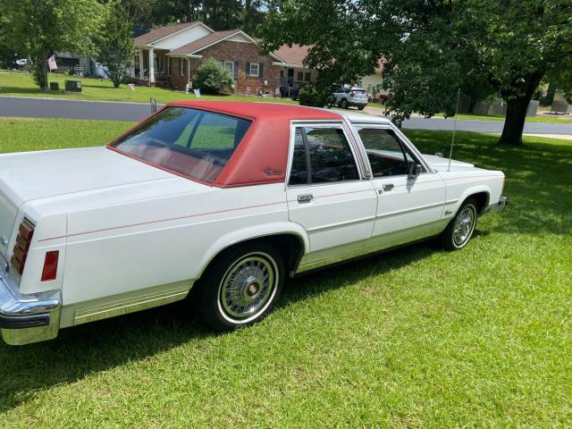 Ford Crown Victoria image 8