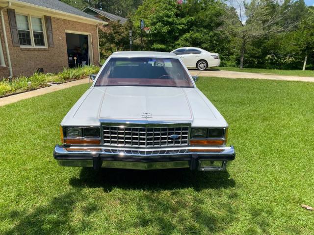 Ford Crown Victoria image 1