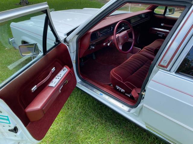 Ford Crown Victoria image 4