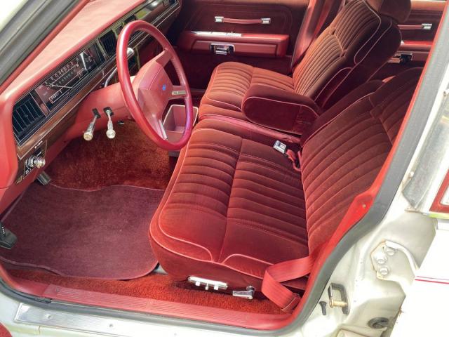 Ford Crown Victoria image 3