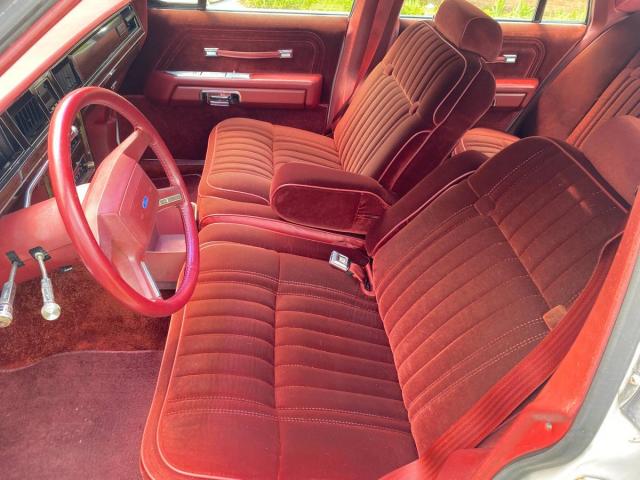 Ford Crown Victoria image 9