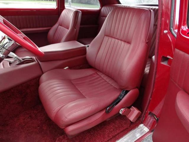 Ford Deluxe image 5