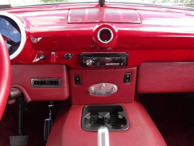 Ford Deluxe image 6
