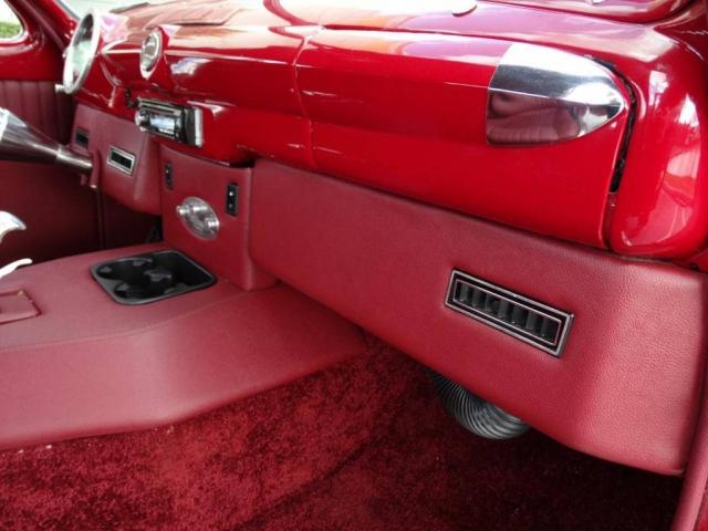 Ford Deluxe image 1