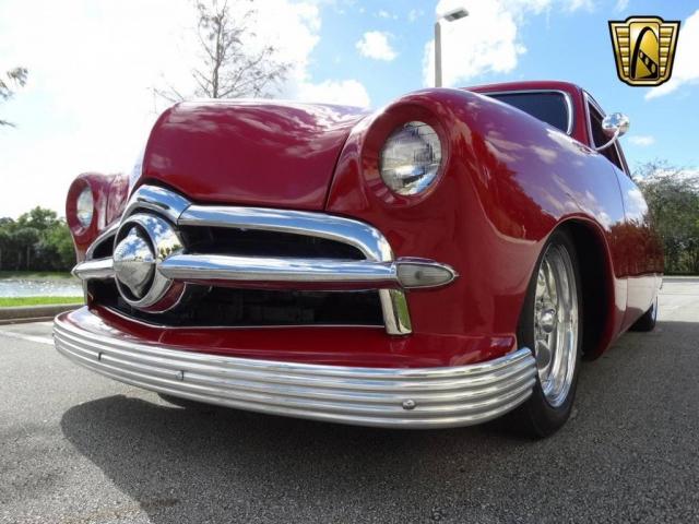 Ford Deluxe image 4
