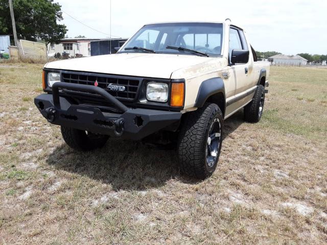 Mitsubishi Mighty Max 4x4 image 2