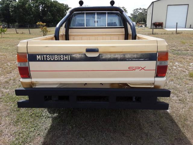 Mitsubishi Mighty Max 4x4 image 6