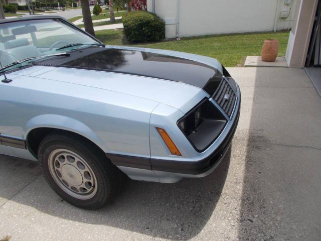 Ford Mustang Convertible image 1