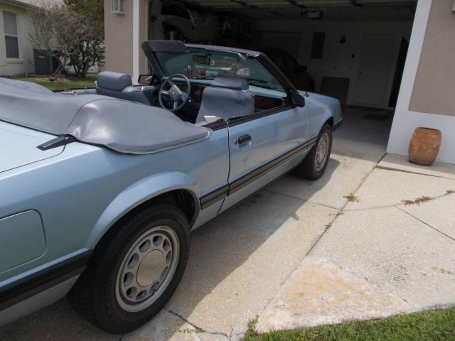Ford Mustang Convertible image 2