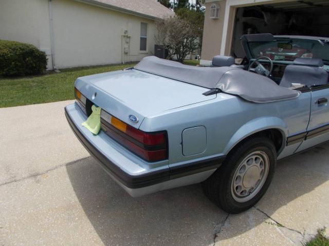 Ford Mustang Convertible image 3