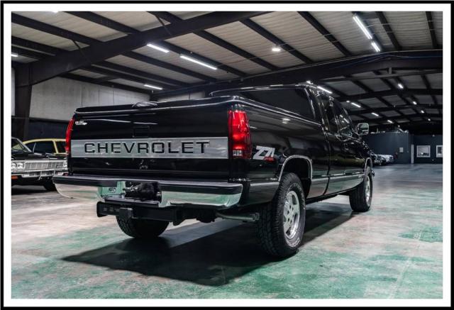 Chevrolet K1500 4x4 Extended Cab image 1