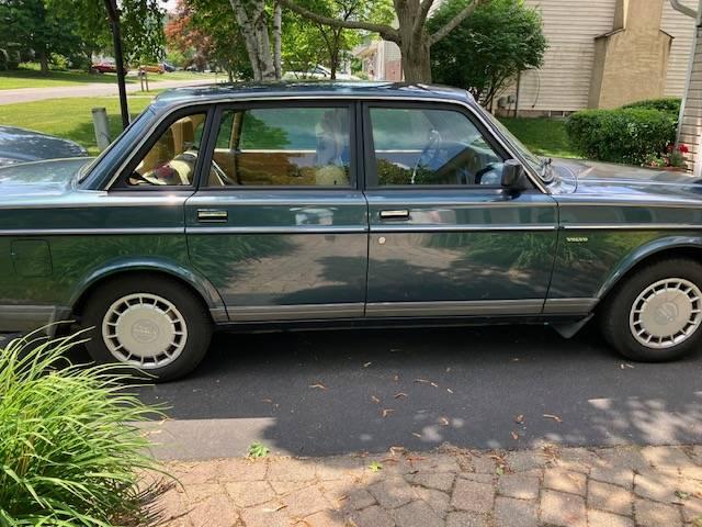 Volvo 240 Dl image 3