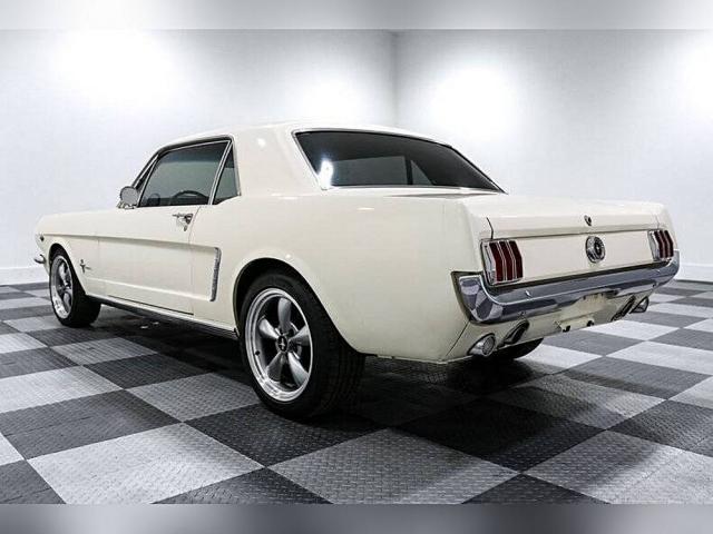 Ford Mustang image 7